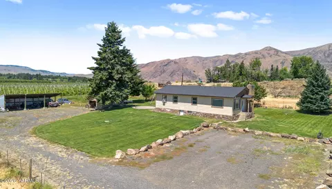 260 Schraeder Rd, Tieton, WA 98947