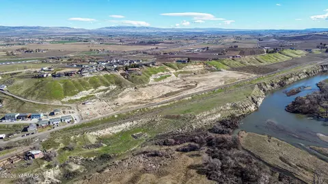 Nka Emerald Rd, Granger, WA 98932