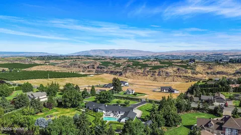 7102 Scenic Dr, Yakima, WA 98908