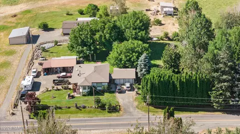 1010 Division Rd, Zillah, WA 98953