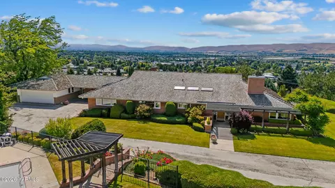 6909 Englewood Ave, Yakima, WA 98908