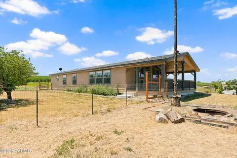 1351 Nass Rd, Granger, WA 98932