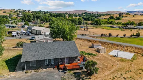 1761 Selah Loop Rd, Selah, WA 98942
