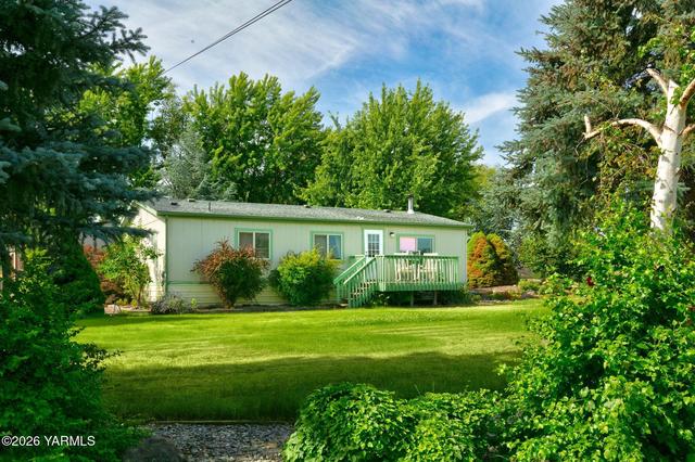 15142 Fisk Rd, Yakima, WA 98908