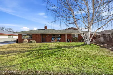 609 N 38th St, Yakima, WA 98901