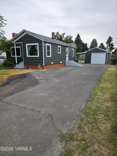 1313 S 7th Ave, Yakima, WA 98902