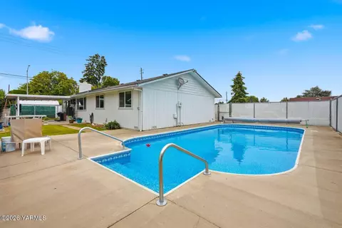 600 S 69th Ave, Yakima, WA 98908