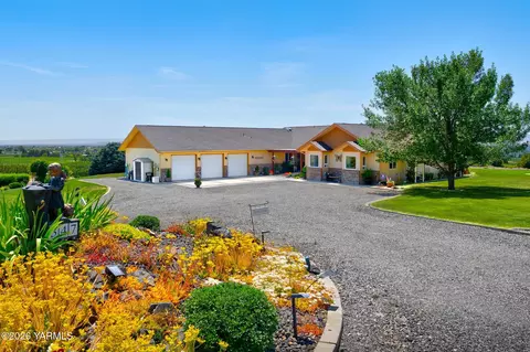 347 Ballard Rd, Zillah, WA 98953