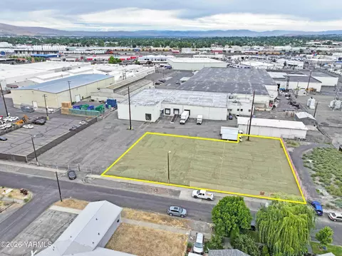 911 S 3rd St, Yakima, WA 98901
