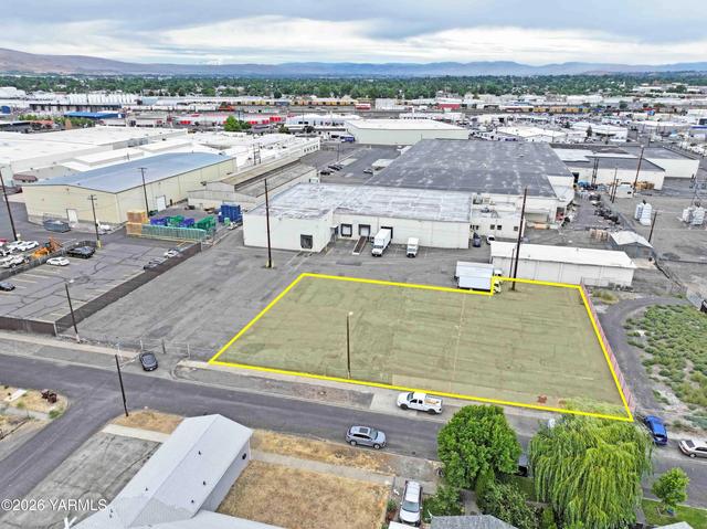 911 S 3rd St, Yakima, WA 98901