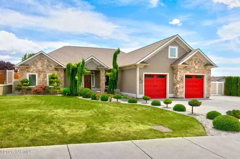 103 N 92nd Ave, Yakima, WA 98908