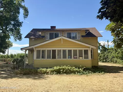 2870 Progressive Rd, Wapato, WA 98951