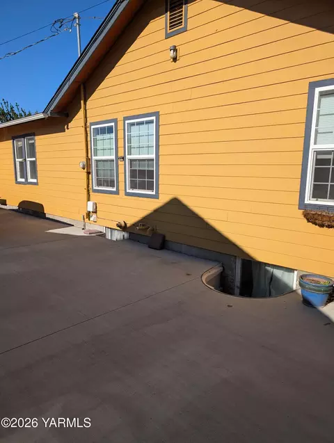 Other - 110 E Bartlett Ave, Selah, WA 98942 photo 7 of 8