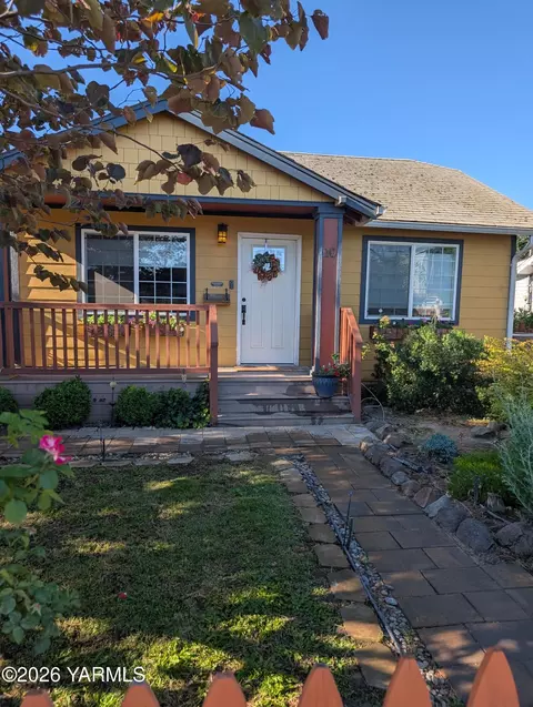 110 E Bartlett Ave, Selah, WA 98942