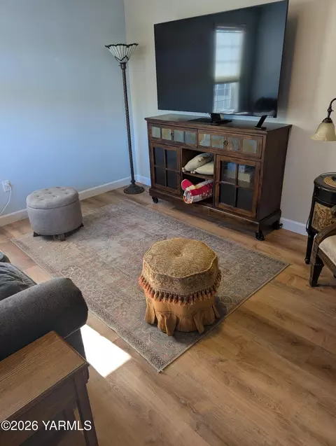 Living - 110 E Bartlett Ave, Selah, WA 98942 photo 1 of 1