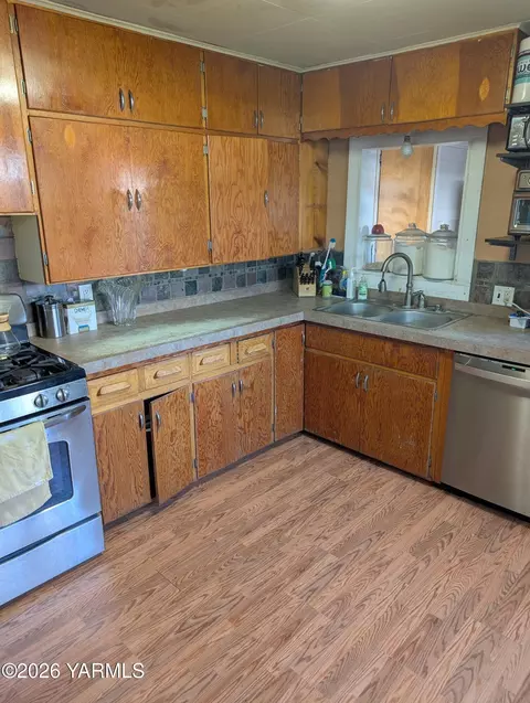 Kitchen - 110 E Bartlett Ave, Selah, WA 98942 photo 1 of 4