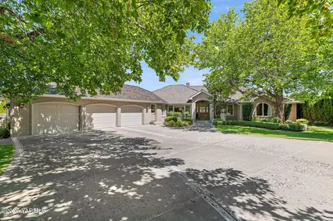 803 Cobblestone Pl, Yakima, WA 98908
