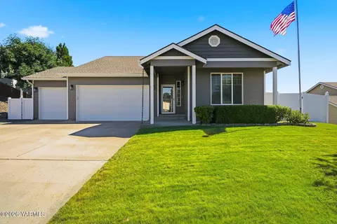 7314 Englewood Ave, Yakima, WA 98908