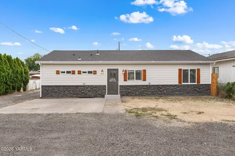 111 S H St, Toppenish, WA 98948