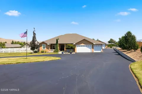 3861 Speyers Rd, Selah, WA 98942