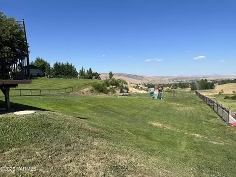 Exterior - 671 Tibbling Rd, Selah, WA 98942 photo 5 of 6
