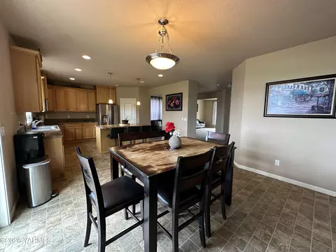 Dining - 671 Tibbling Rd, Selah, WA 98942 photo 1 of 2