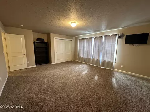 Bedroom - 671 Tibbling Rd, Selah, WA 98942 photo 3 of 3