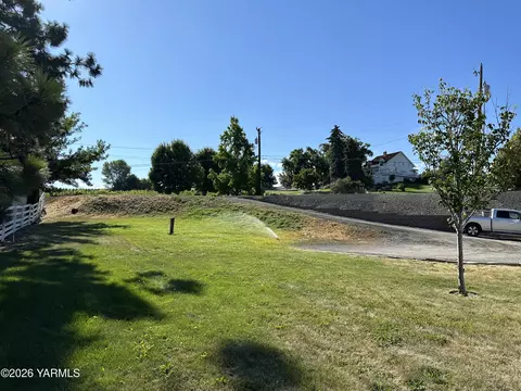 Exterior - 671 Tibbling Rd, Selah, WA 98942 photo 4 of 6