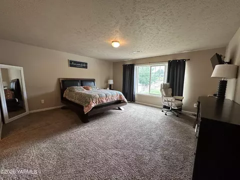Bedroom - 671 Tibbling Rd, Selah, WA 98942 photo 1 of 3