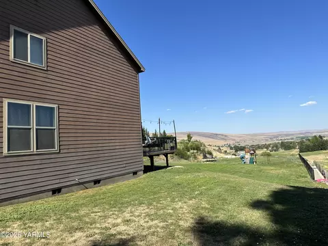 Exterior - 671 Tibbling Rd, Selah, WA 98942 photo 2 of 6
