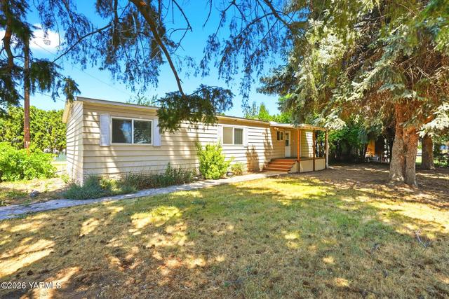 111 Hadley Dr, Yakima, WA 98908