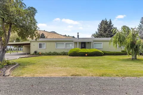 20 Falcon Crest Way, Yakima, WA 98908