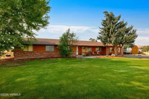 660 Rodman Rd, Selah, WA 98942