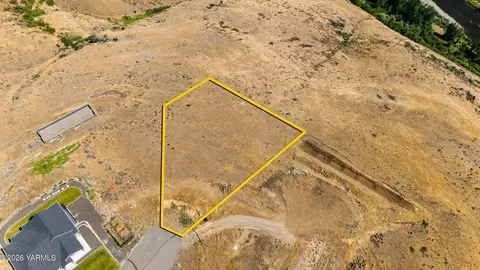 100 Friday Point Pl, Selah, WA 98942