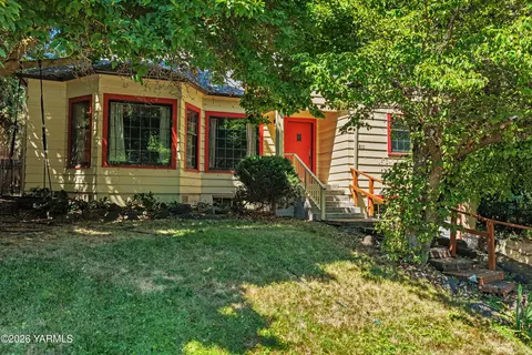 810 S 19th Ave, Yakima, WA 98902