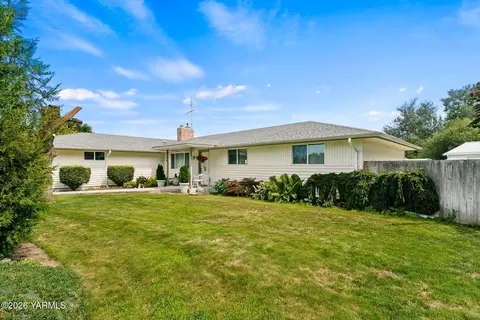 7504 Skyview Ct, Yakima, WA 98903