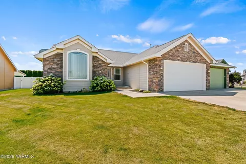 8706 Garden Ave, Yakima, WA 98908