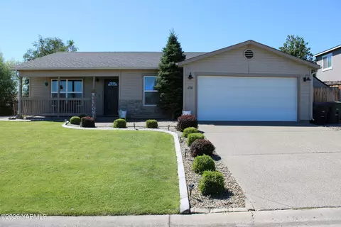 6700 Crestfields Rd, Yakima, WA 98903