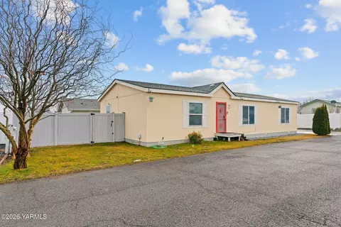 2802 S 5th Ave #33, Union Gap, WA 98903