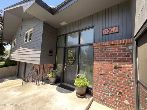 4307 Marylin Dr, Yakima, WA 98908