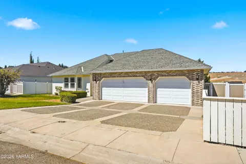 1501 Cedar Ln Ave, Selah, WA 98942