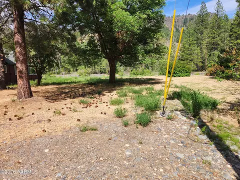 Nka Pineshore Dr, Naches, WA 98937