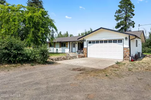 3361 Rosenkranz Rd, Tieton, WA 98947