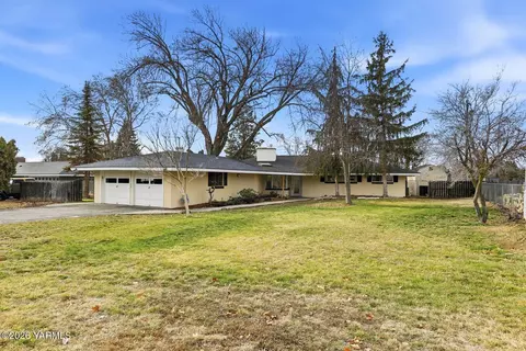 622 Pickens Rd, Yakima, WA 98908