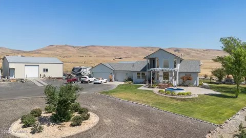 511 Saint Hilaire Rd, Yakima, WA 98901