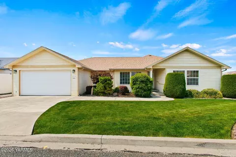 108 N 57th St, Yakima, WA 98901