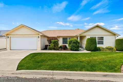 108 N 57th St, Yakima, WA 98901