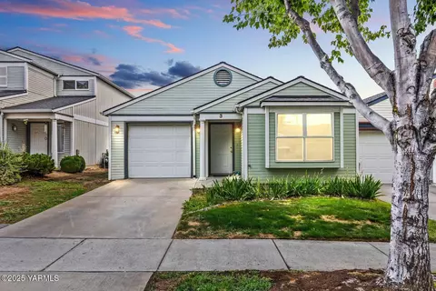 105 Peach Tree Ln #3, Yakima, WA 98908