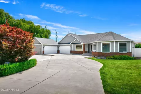 7802 Easy St, Yakima, WA 98903