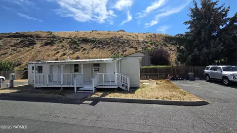 4601 W Powerhouse Rd #2, Yakima, WA 98908
